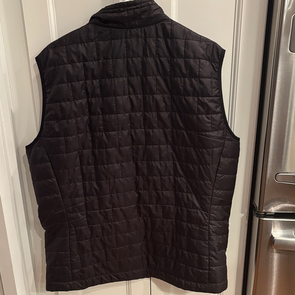 Patagonia Men's Dark Quilted Vest - Picture 3 of 3